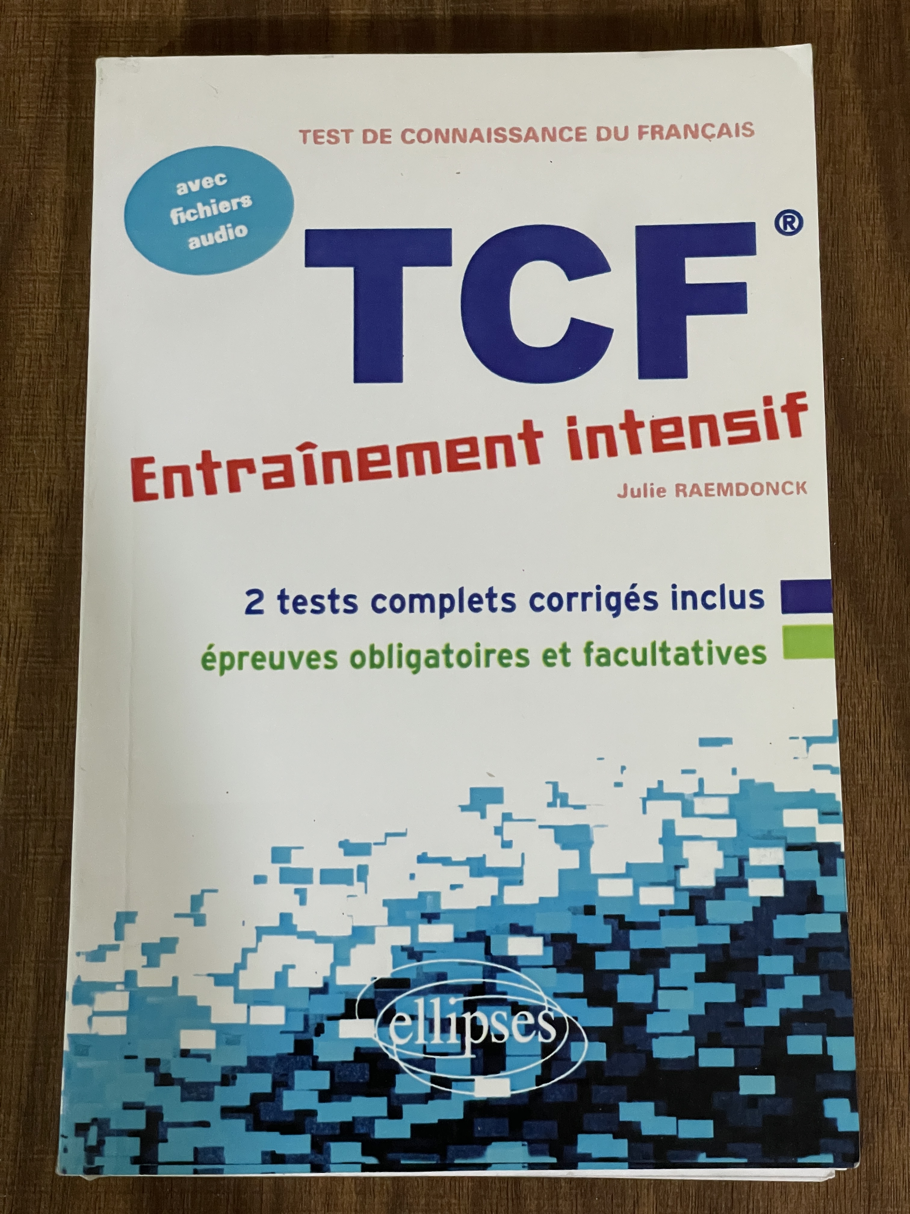 کتاب TCF entrainement intensif نویسنده -julie raemdonck - مشابه نو